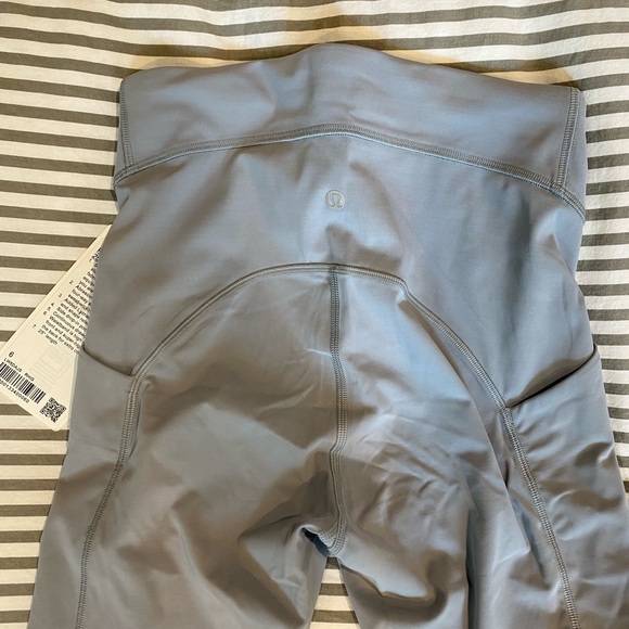 Lululemon Power Thru Tight - Picture 3 of 3